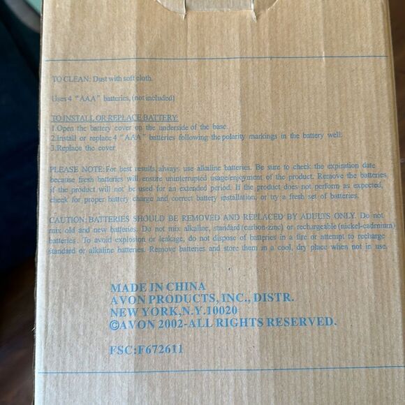 Vintage 2002 Avon Holiday Skating Pond Scene in Original box - Picture 7 of 9